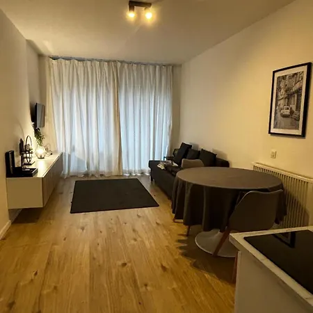 Studio, à Proximité Du Centre Et De La *